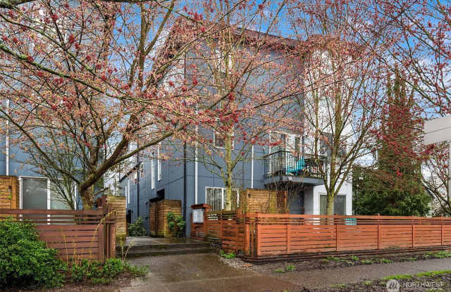 Light-Filled Contemporary Townhome Near Downtown Seattle! photos photos