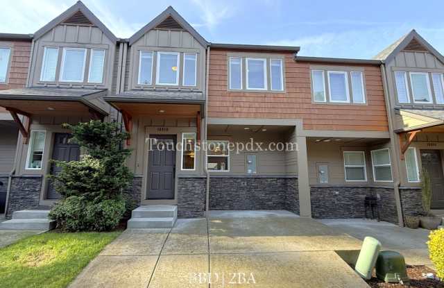Charming 3 Bed, 2 Bath Townhome with Garage in Beautiful Sandy photos photos