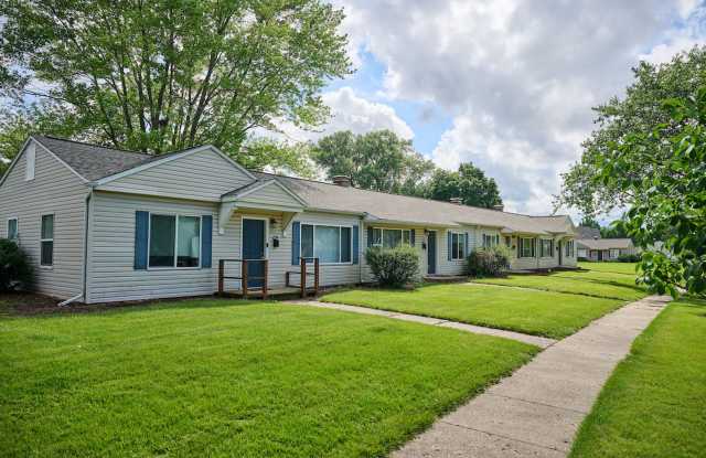 Convenient 1 bed Condo in Fairlawn Village! - 405 East Fairlawn Drive, Urbana, IL 61801