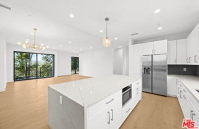 8902 Sawyer Street Gallery 1
