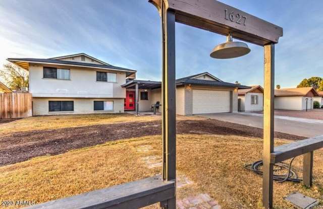 1627 E FREMONT Drive - 1627 East Fremont Drive, Tempe, AZ 85282