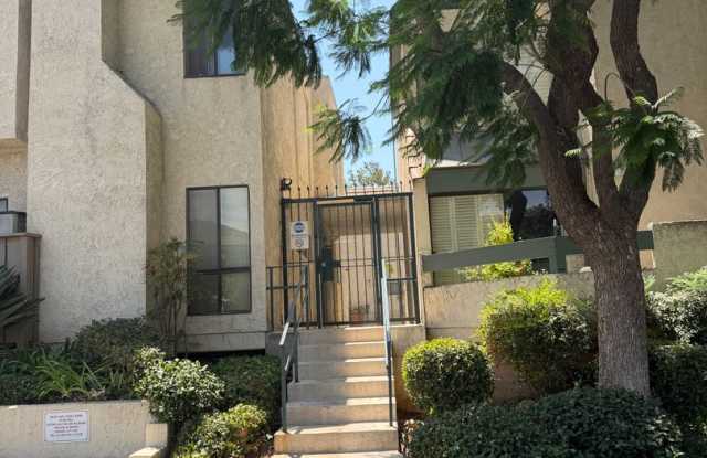 Large Townhome in Glendale, Verdugo Woodlands Gallery 1
