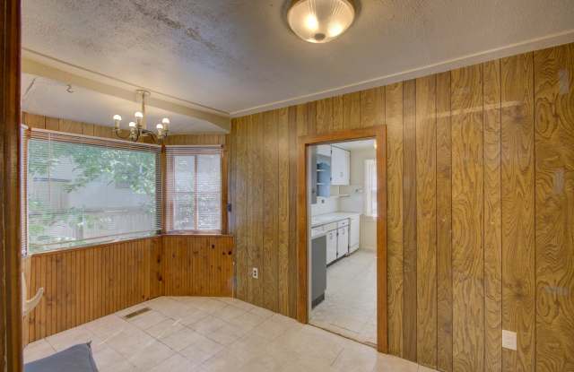 4 WEEKS FREE Rent Special! House Near DU! Gallery 3