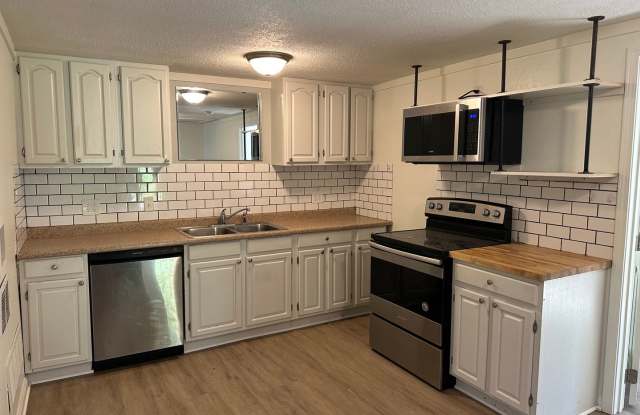 2 Bedroom HOME With Detached Garage and Fenced Yard - 8807 East 49th Street, Kansas City, MO 64129