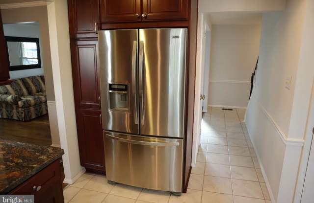 7609 ANAMOSA WAY Gallery 3