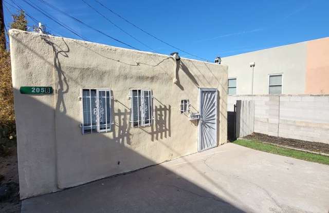 Detached Guest Studio near UNM/CNM photos photos
