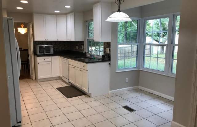 8524 BETTERTON COURT Gallery 3