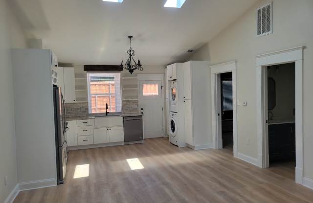 5812 Prospect Avenue Gallery 3