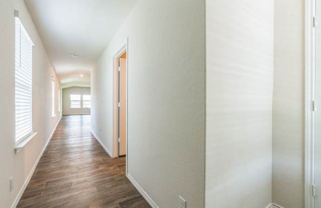 2 Week Free Move-In Special! Comfort and Convenience in San Antonio – 3 Bed, 2 Bath with Private Yard Gallery 4