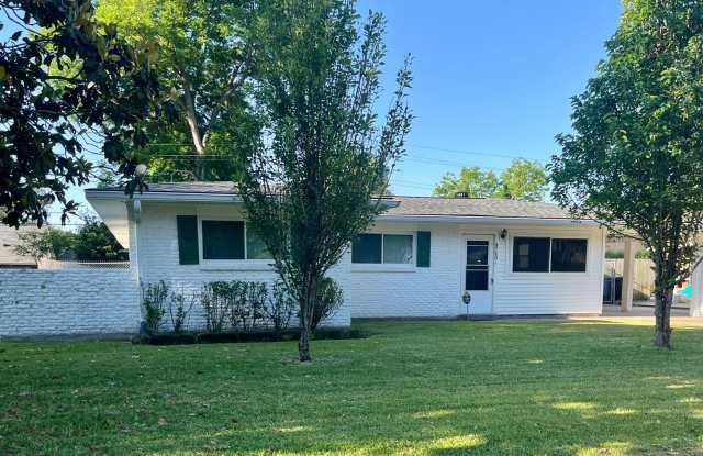 3 Bed/2 Bath Broadmoor home with Bonus Room photos photos 3 Bed/2 Bath Broadmoor home with Bonus Room photos photos