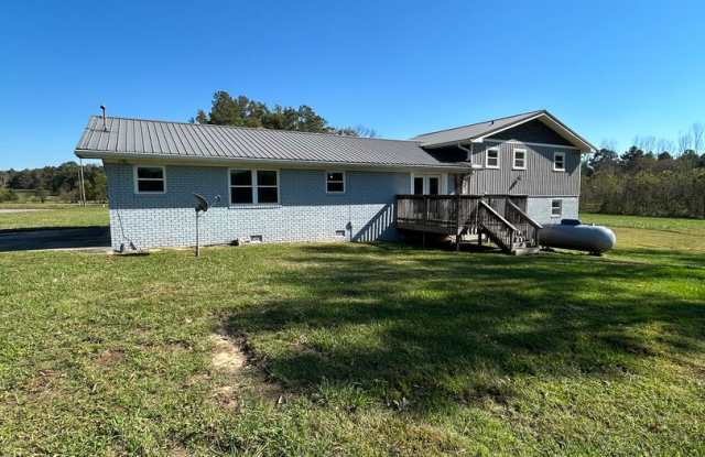 Spacious 6-bedroom, 3-bathroom home! Gallery 4