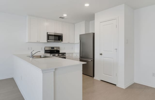 5 bedroom, 3 bath!! Within walking distance to schools! Gallery 4