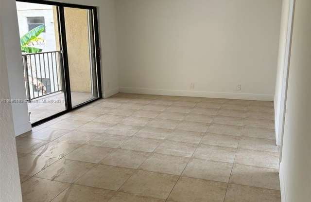1445 LAKE CRYSTAL Drive Gallery 2