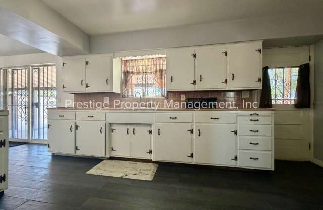 3 bed, 2 Bath Beauty Close to UA! Gallery 4