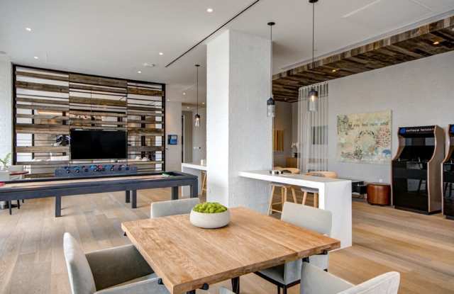 1405 Point Gallery 3