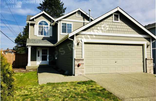 Three bedroom plus bonus room in Kent! - 11602 SE 193rd Pl, Kent, WA 98031