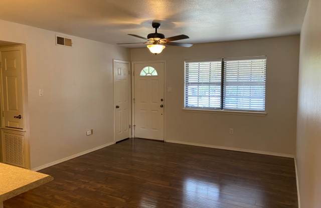 Come take a look at this nice 3 bedroom 1 1/2-bathroom home Gallery 3