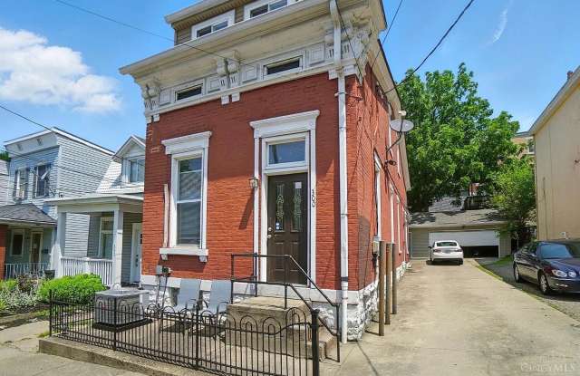 4 Bed/2 Bath on Emming Mins. from UC Campus for Only $785/pp ($3140/mo) w/Garage Parking Gallery 3