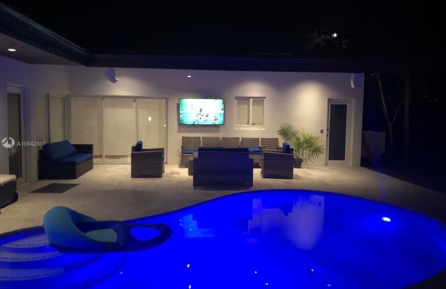 2200 NE 192nd St - 2200 Northeast 192nd Street, Ojus, FL 33180