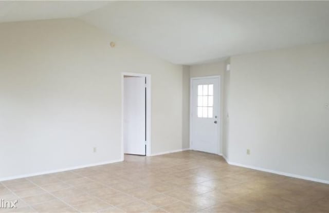 217 Clemens Ct Gallery 4
