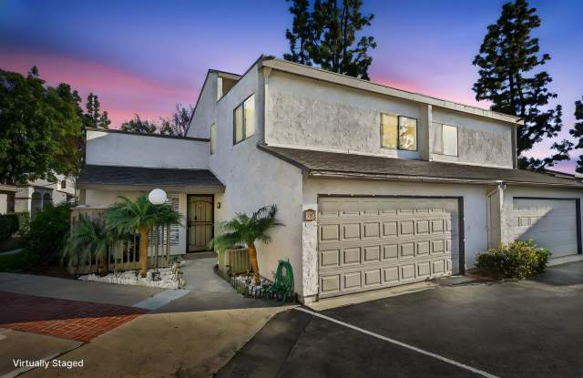 3 Bedroom Townhome: Prime Location with Pool, Clubhouse and More! photos photos