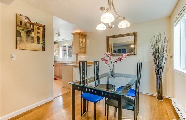Beautiful 2 Bed 1.5 Bath in Sought After Woodridge, Bellevue. Gallery 4