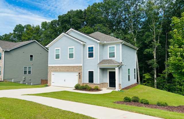 LIKE NEW! 3 bedroom, 2.5 bath home minutes from Downtown Newnan! Must see! Gallery 3