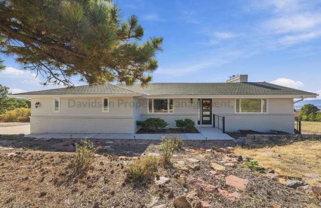 Stunning 5 Bedroom House in Gleneagle with Gorgeous Mountain Views Gallery 1