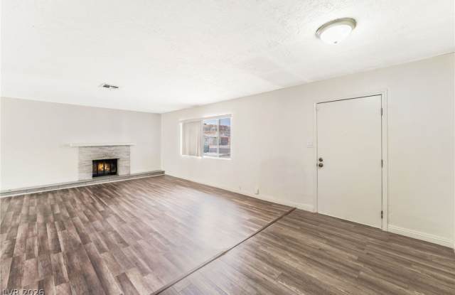 4960 MOHAVE Avenue Gallery 4