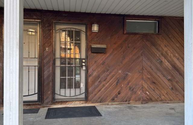 Charming 2BR Condo in Pittsburgh Gallery 1