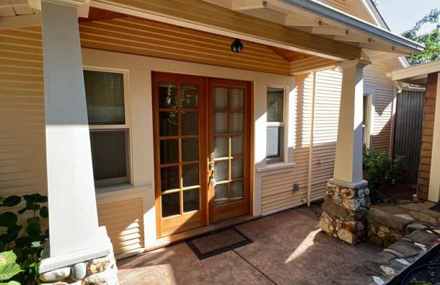 Charming 1 bedroom 1 bath cottage tucked off the beaten path but in down town Grass Valley with plenty of parking! photos photos