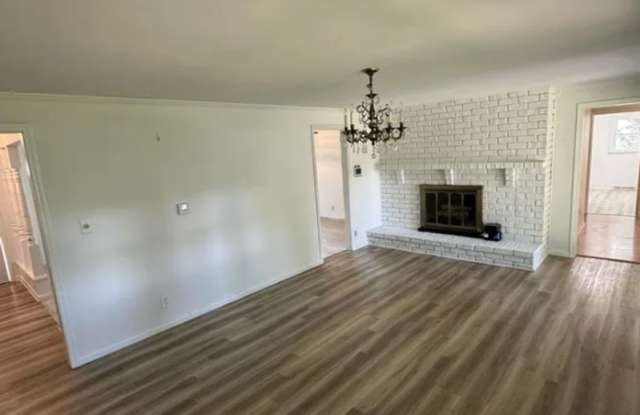 3 Bedroom | 2 Bath | 2 Car Garage  | Pets Welcomed! Gallery 4
