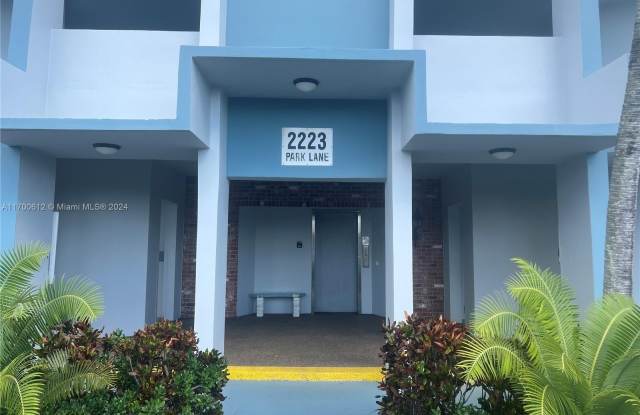 2223 Park Ln - 2223 Park Lane, Hollywood, FL 33021
