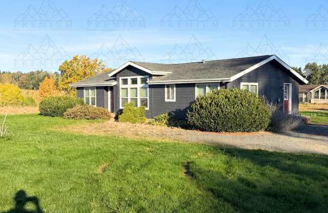 3 Bedroom 2 Bathroom - Hood River Gallery 1