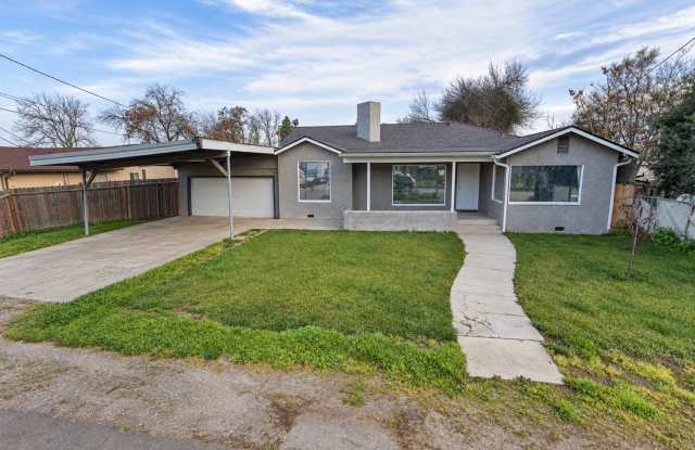Charming 2-Bedroom Home on Nearly Half an Acre in Modesto photos photos