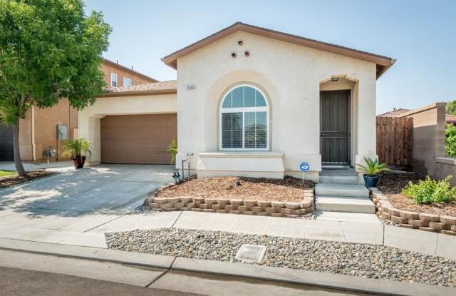 GORGEOUS 2009 Home - Just $2,295/month, 3/2 in Clovis Unified! photos photos
