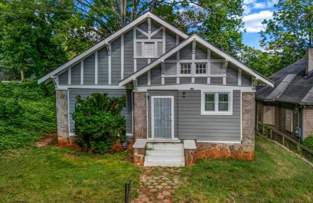 SPACIOUS 6 BEDS | 3 BATHS - IN THE HEART OF DOWNTOWN ATLANTA photos photos
