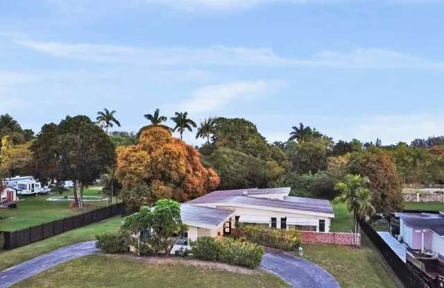 13945 N Miami Ave photos photos