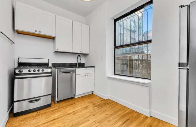 142 South 9th Street Gallery 4