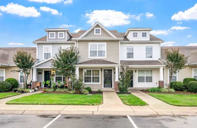 Large 2 Bedroom 2 1/2 Bath Dog Friendly Condo For Rent! - 104 Alexander Boulevard, Clarksville, TN 37043