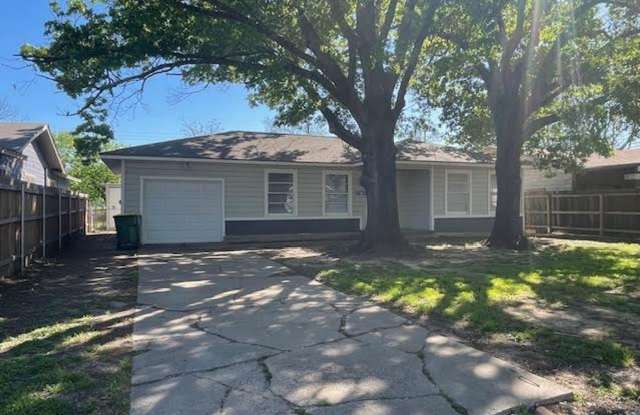 1105 Fisher St photos photos