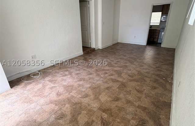 410 Pinecrest Dr Gallery 3