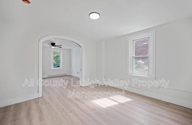 122 E Goepp St Gallery 4
