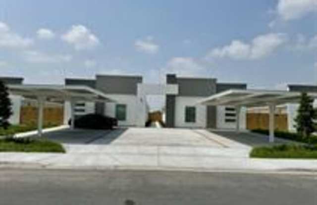 413 East Acacia Street - 3 photos photos