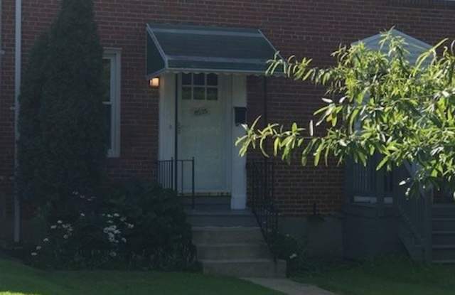 Charming 2BD/1.5BA Townhome w/ Parking Pad in Parkville, MD! Gallery 1