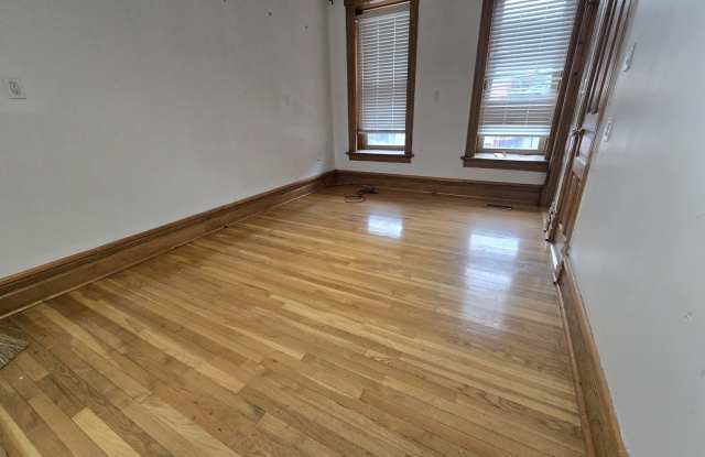 1736 W Beach Avenue Gallery 2