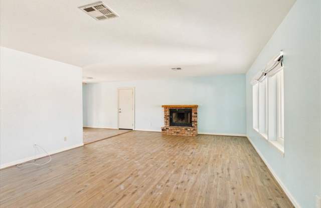 881 E Calvada Boulevard Gallery 4