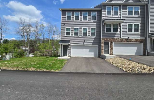 3 Bedroom End Unit Townhouse - Franklin Regional School District - AVAILABLE IMMEDIATELY Gallery 2