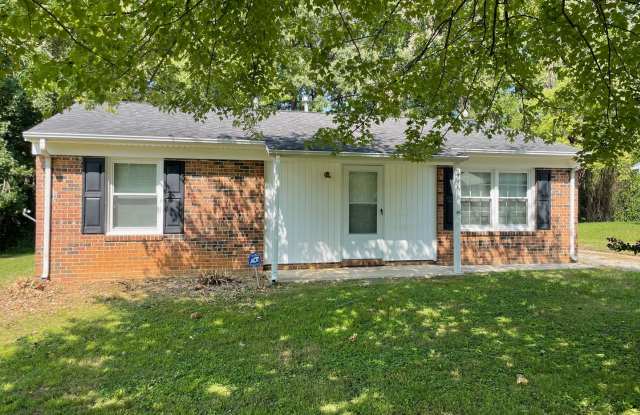 3 bed 1 bath home in High Point! - 716 Kroll Lane, High Point, NC 27260