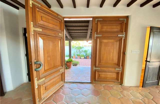 1173 Marine Drive Gallery 4